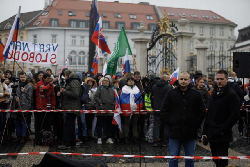 Zákaz zhromažďovania sa ignorovali. V Bratislave sa protestovalo