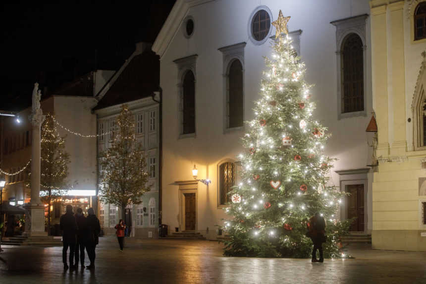 Bratislava chce posilniť vianočnú atmosféru v uliciach dotáciou na svetielka