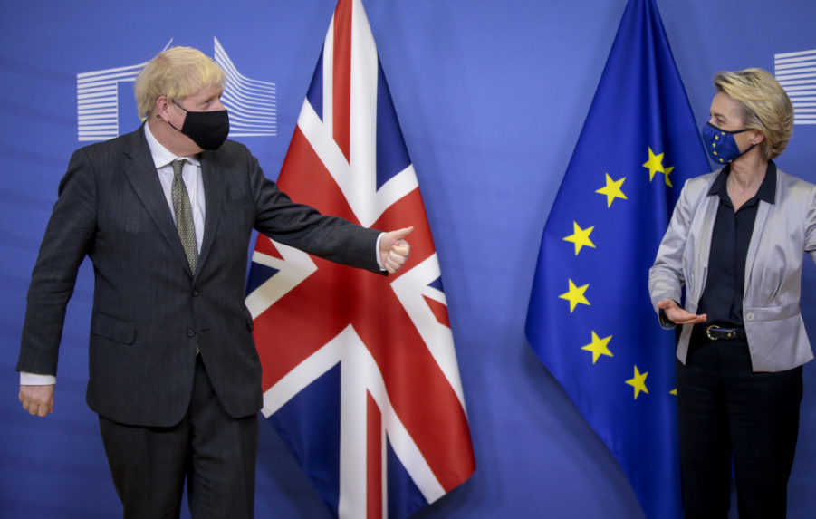 Veľkej Británii a EÚ sa nedarí prekonať sporné miesta