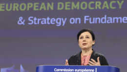 EÚ chce prísnejšie tresty za šírenie dezinformácií