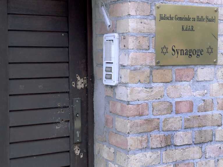 Muž, ktorý pri útoku na synagógu v Nemecku zastrelil dvoch ľudí, dostal doživotie