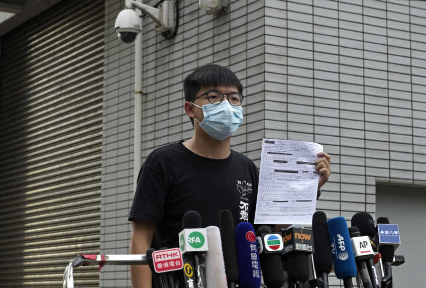 Hongkonského aktivistu Joshuu Wonga čínsky súd poslal za mreže