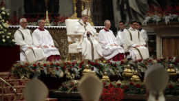 Vatikán mení tradičný vianočný program pápeža