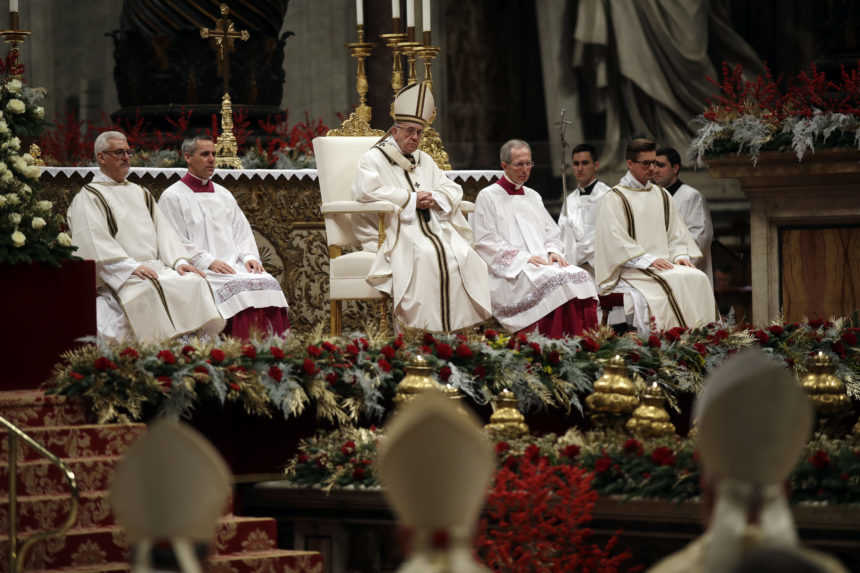Vatikán mení tradičný vianočný program pápeža