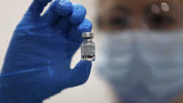 Pfizer a Moderna zisťujú, či ich vakcíny budú účinné aj proti zmutovanej verzii koronavírusu