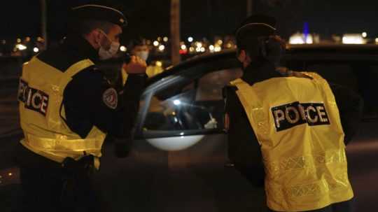 Francúzska polícia poslala do väzenia gang mladistvých, ktorý okrádal prostitútky