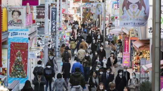 Japonský premiér zvažuje výnimočný stav, krajinu zasiahla tretia vlna pandémie