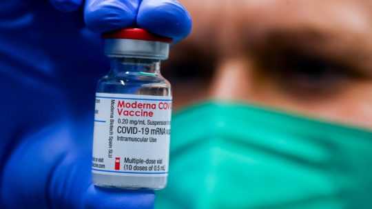 Záujem o očkovanie je obrovský, český registračný systém kolaboval