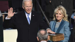 Inaugurácia Joea Bidena bola najsledovanejšou po Obamovej a Reaganovej
