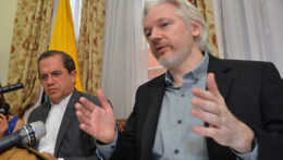 Británia nevydá Assangea do USA. Mohol by spáchať samovraždu, tvrdí súd