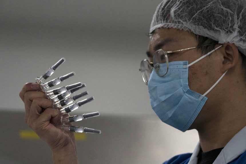 Čína schválila vakcínu Sinovac pre širšiu verejnosť, údaje o jej účinnosti sa rôznia