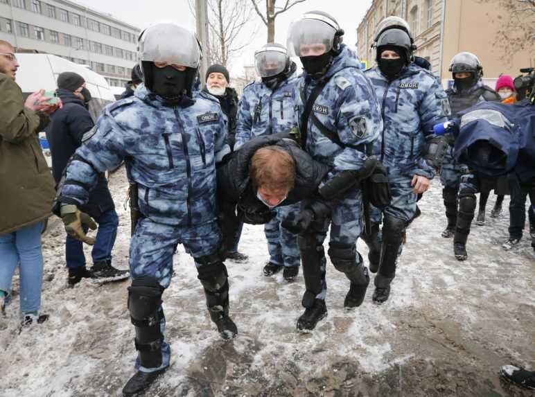 Protesty proti väzneniu Navaľného pokračujú, polícia zadržala vyše 5 000 ľudí