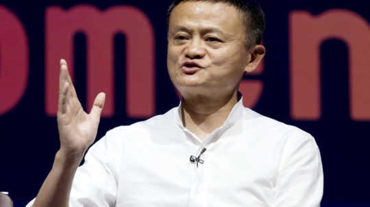 Jack Ma sa po troch mesiacoch objavil na verejnosti, pomohlo to akciám Alibaby