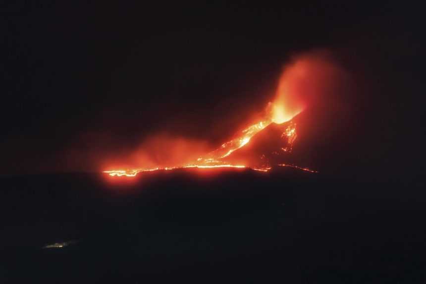 Etna sa opäť prebudila k životu, na Sicílii varujú pred únikom popola do atmosféry