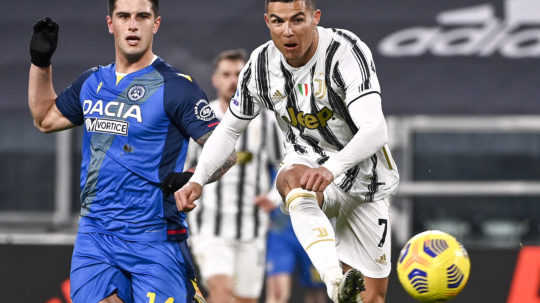 Ronaldo dvoma gólmi pokoril legendárneho Pelého, siaha aj na celkové prvenstvo