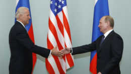 Moskva je naklonená predĺženiu dohody s USA o jadrových zbraniach