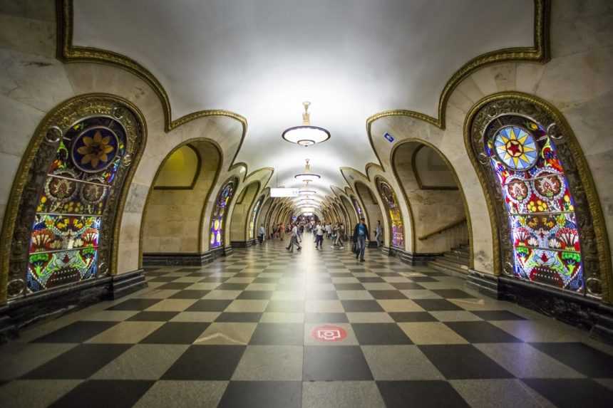 Moskva po zmene predpisov pustila ženy k riadeniu vozňov metra
