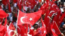 Zatýkanie pre neúspešný puč pokračuje, v Turecku zadržali 44 sudcov a prokurátorov