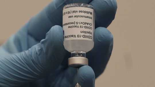 Európska agentúra pre lieky odporučila na registráciu vakcínu AstraZenecy