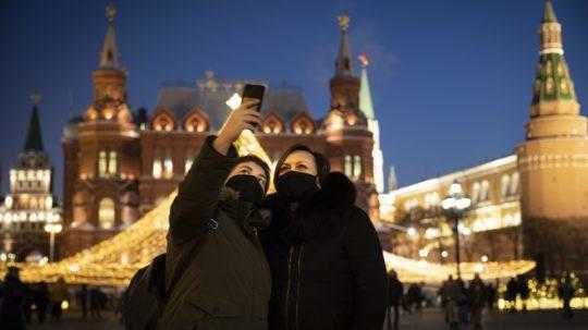 Bary, kluby i reštaurácie otvorené aj cez noc. Moskva uvoľňuje opatrenia