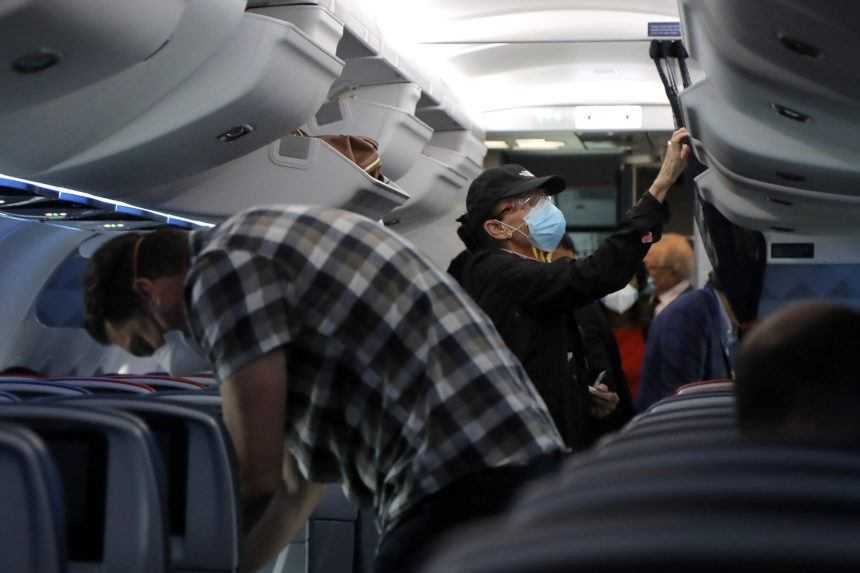 V lietadlách aj v taxíkoch. Američania budú musieť povinne nosiť rúška vo verejnej doprave
