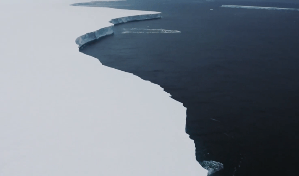V južnom Atlantiku sa rozpolil ľadovec