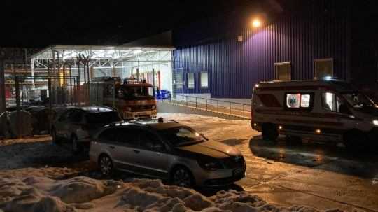Rukojemnícka dráma v Kežmarku sa skončila, polícia z nákupného centra vyviedla páchateľa