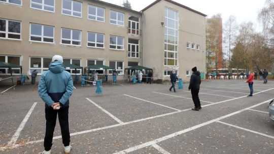 V Banskej Bystrici sa niektorí žiaci od pondelka vrátia do škôl