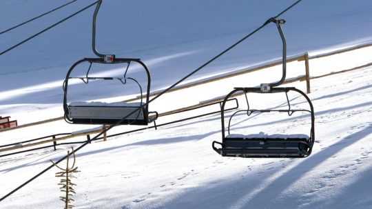Taliansko lyžiarske strediská neotvorí. Môže za to britská mutácia