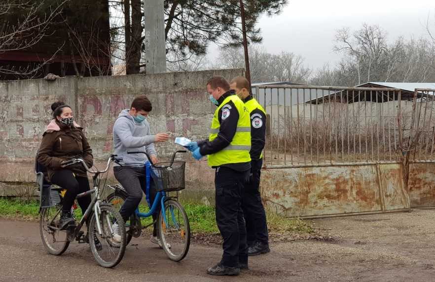 Sprísnené kontroly pokračujú, policajti odhalili stovky porušení nariadení