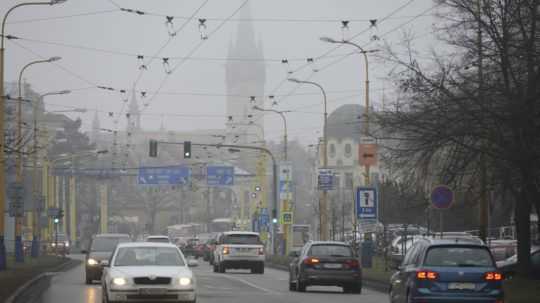 SHMÚ upozorňuje na smogovú situáciu, radí obmedziť pohyb vonku