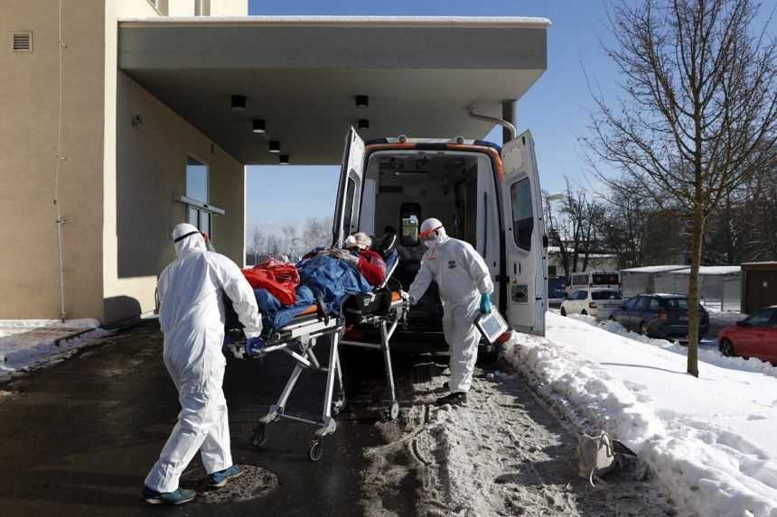 Česká vláda vyhlásila pracovnú povinnosť pre lekárov a zdravotníkov z ambulancií
