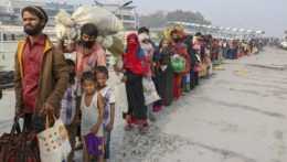 Súd pozastavil deportáciu mjanmarských utečencov, Malajzia s ňou aj napriek tomu začala