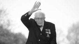 Vyzbieral milióny libier pre zdravotníkov. Zomrel veterán druhej svetovej vojny