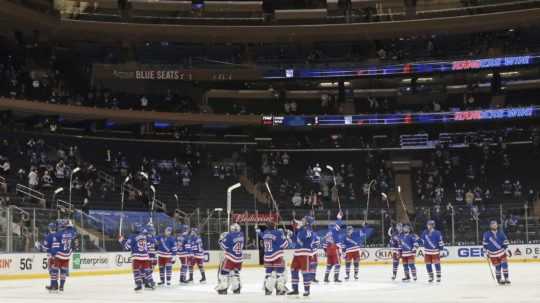 Veľký návrat divákov na tribúny v NHL, Rangers ich odmenili šiestimi gólmi