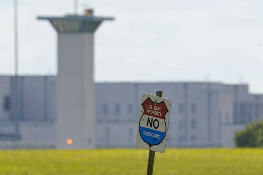 Biznis s väznenými ľuďmi? Biden chce zrušiť súkromné väzenia