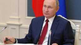Nepripustíme žiaden úder proti ruskej suverenite, upozornil svet Putin