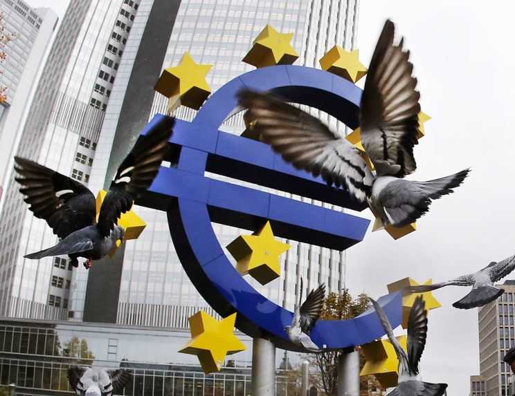 Ak bude kríza trvať príliš dlho, môže nastúpiť vlna bankrotov, varuje EÚ