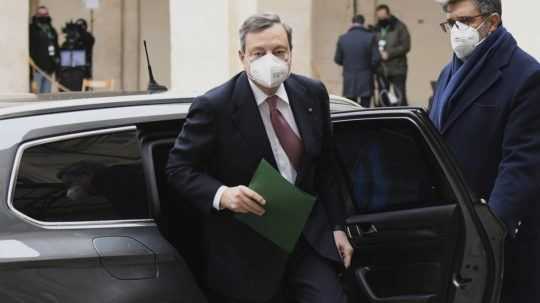 Taliansko má novú vládu, povedie ju bývalý šéf ECB Draghi