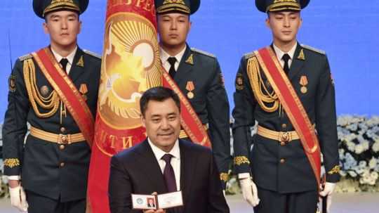 Kirgizsko zložilo novú vládu po tom, ako sa premiér stal prezidentom