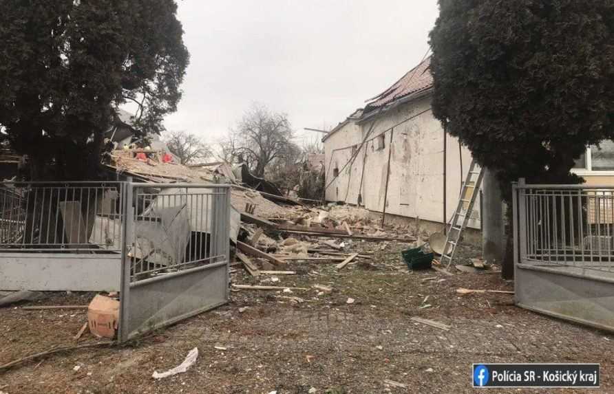Rodinný dom v okrese Michalovce zničil výbuch, pravdepodobne ho spôsobil plyn