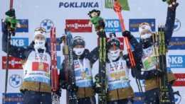 V úvode biatlonových MS zlato Nórov. Slovenskej zmiešanej štafete preteky nevyšli