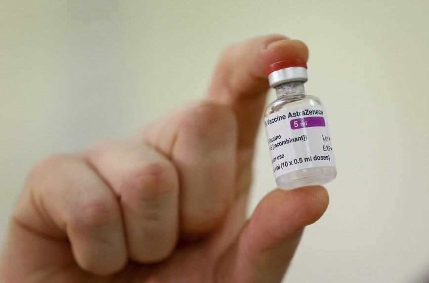Lotyšsko dočasne pozastaví očkovanie vakcínou od spoločnosti AstraZeneca