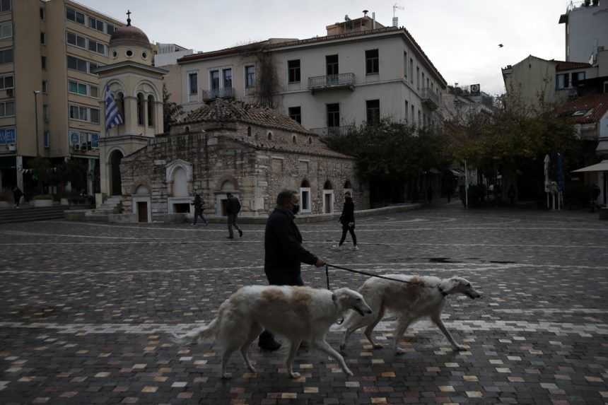 Tretia vlna úraduje. Atény a ich okolie čaká prísny lockdown