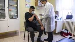 V Maďarsku sa začína očkovanie vakcínou z Číny