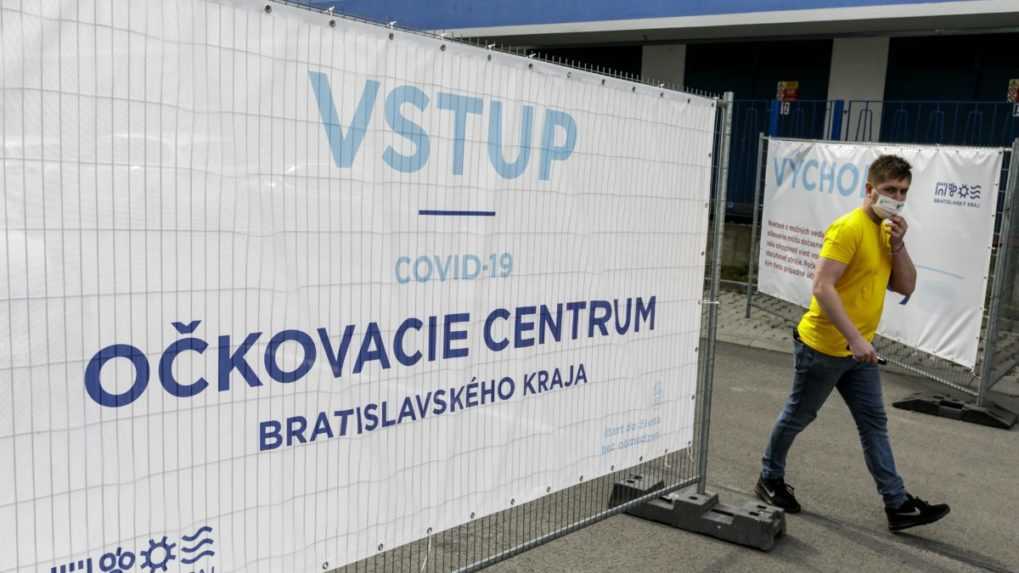 Bratislavský kraj v sobotu otvorí vakcinačné centrum na štadióne, podávať bude tretie dávky