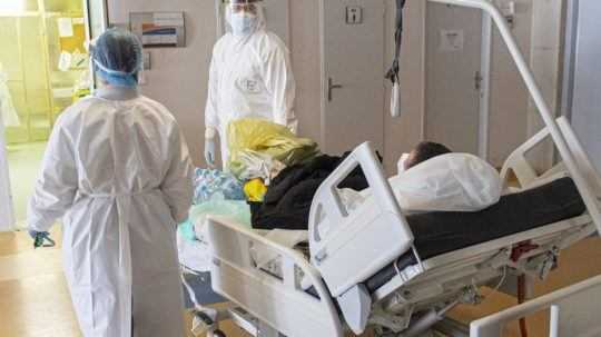 Covidu podľahlo päť pacientov, počet hospitalizovaných stúpol