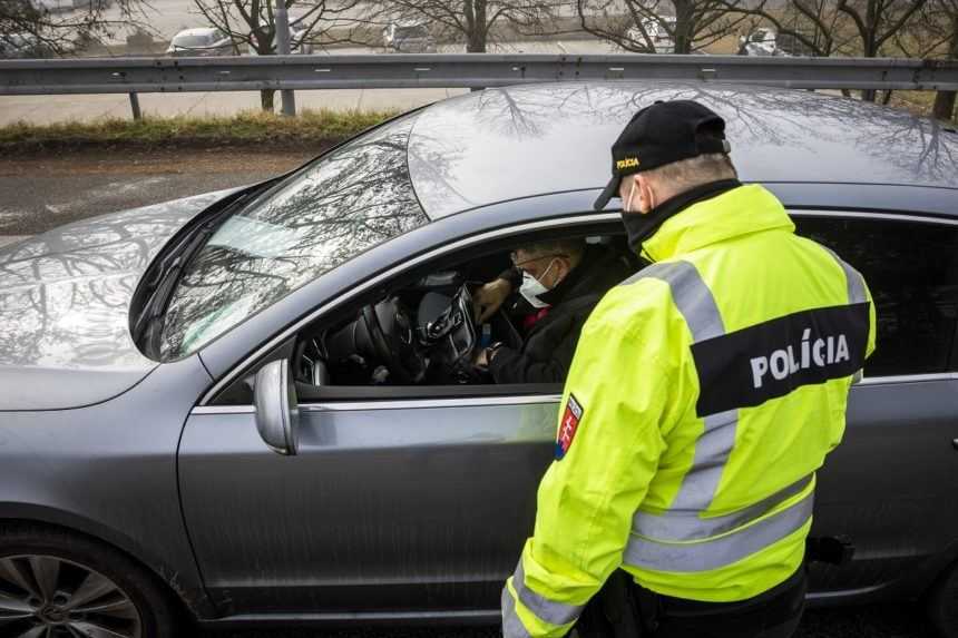 Polícia vyzýva občanov, aby sa pri návrate na Slovensko včas zaregistrovali