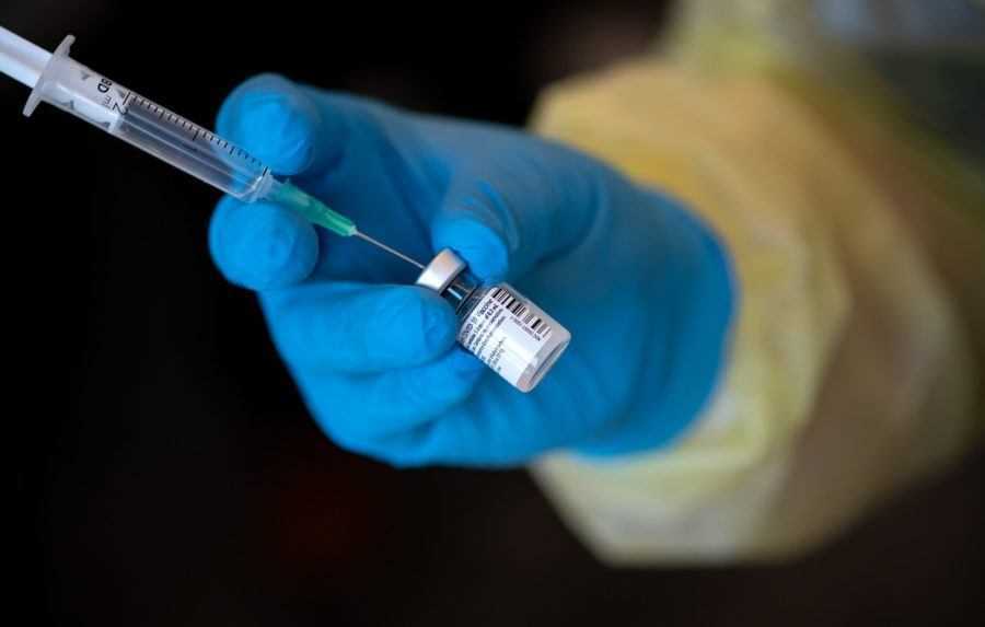 Slovensku by malo v marci pomôcť 100 000 dávok vakcín od Pfizeru navyše