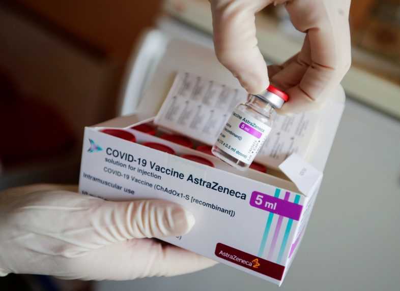 Rakúsko stiahlo šaržu vakcíny od AstraZenecy, vyšetruje úmrtia